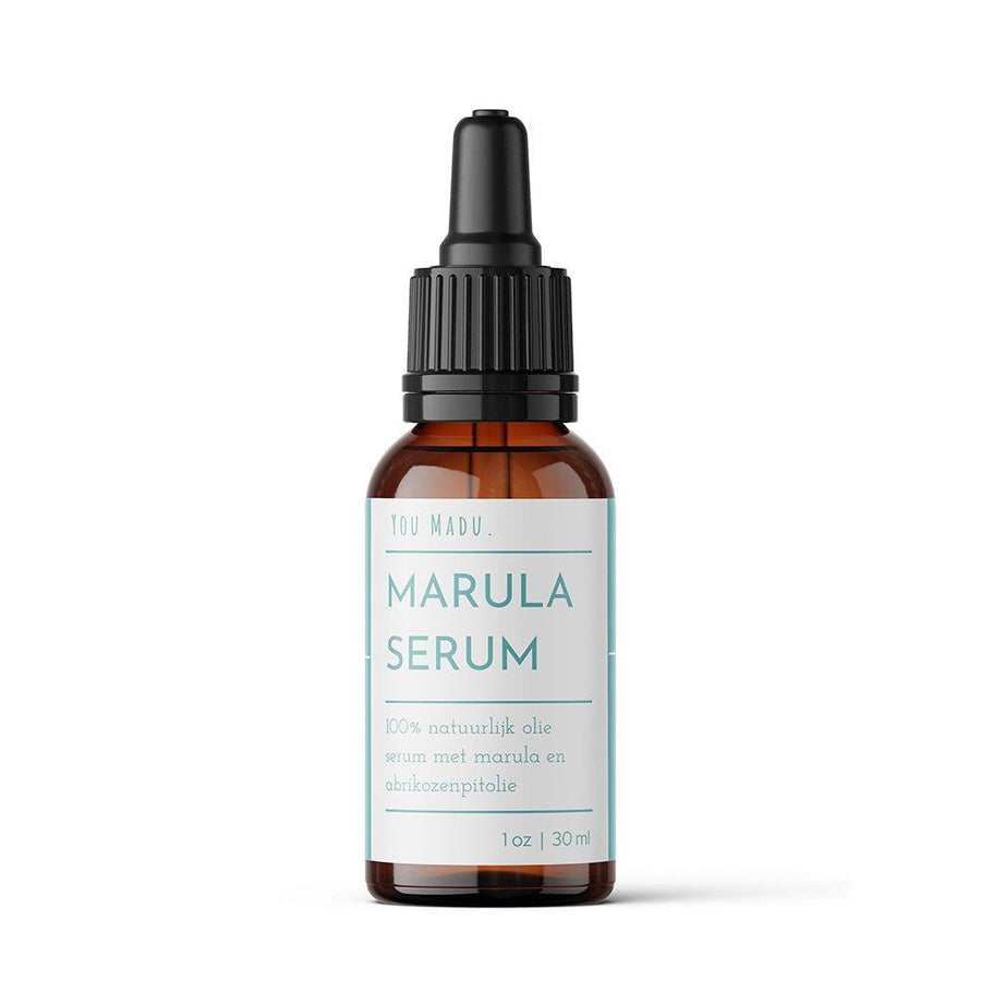 Een bruine fles met een druppelaar, gevuld met Marula Olie Serum om rimpels te verminderen en de huid te revitaliseren voor een jongere, stralende gloed.